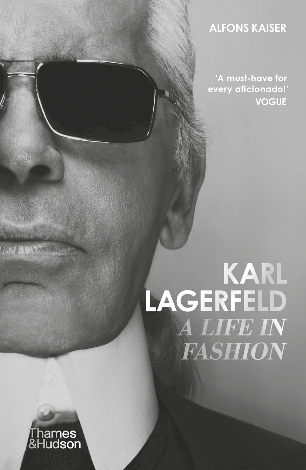 Karl Lagerfeld : a Life in Fashion